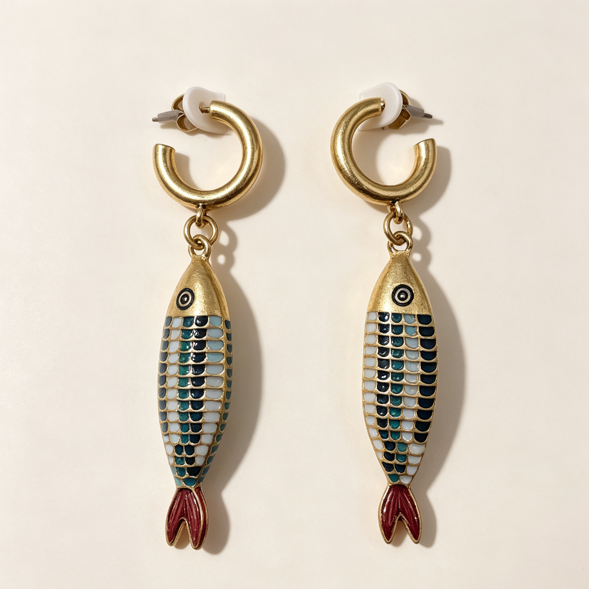 Pendientes Colgantes de Pescado Esmalte, Metal Dorado Envejecido, Diseño Étnico Vintage | Mayorista|JI JOYA