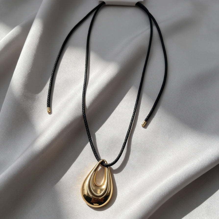 Collar Minimalista de Oro con Cordel Negro - Mayorista para Tiendas|JI JOYA
