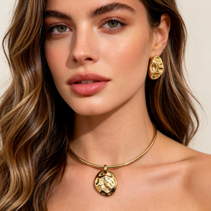 Set de Joyería de Oro con Textura Ondulada - Collar Choker y Pendientes para Eventos y Uso Diario|JI JOYA