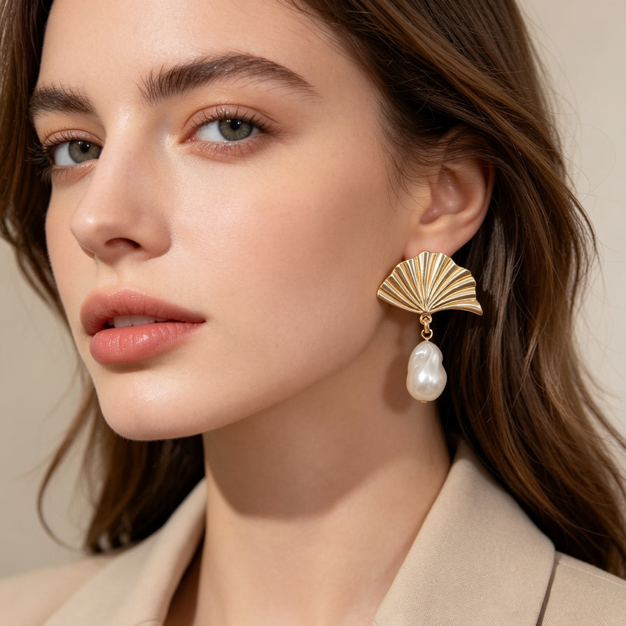 Pendientes de Abanico Dorado con Perla Barroca | Mayorista B2B | Joyería de Moda al Por Mayor|JI JOYA