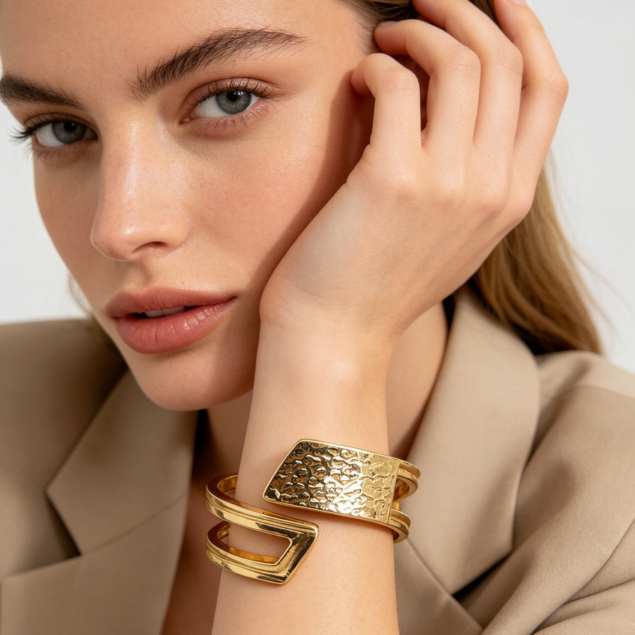 Pulsera de Zinc Aleación Dorado - Diseño Martillado, Mayoreo Joyería Moda|JI JOYA