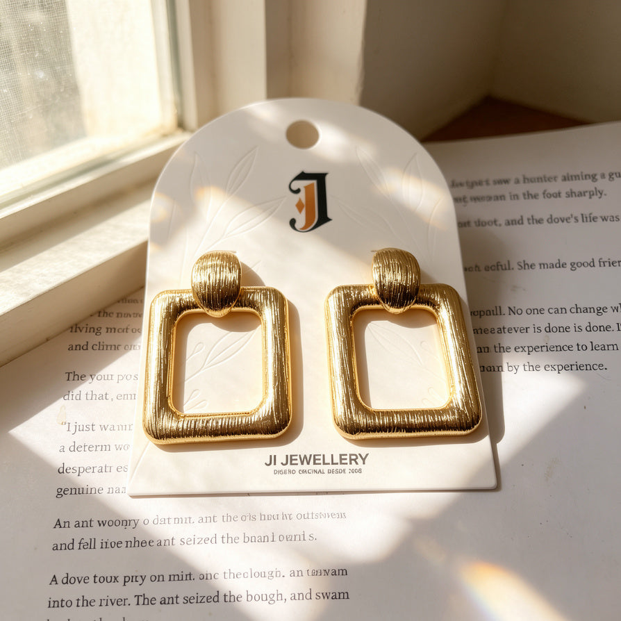 Pendientes Cuadrados Dorados Texturizados | Joyería Mayorista para Mujer|JI JOYA