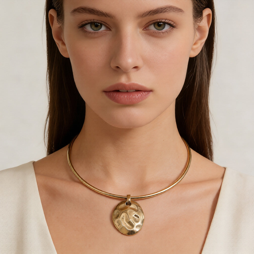 Set de Joyería de Oro con Textura Ondulada - Collar Choker y Pendientes para Eventos y Uso Diario|JI JOYA