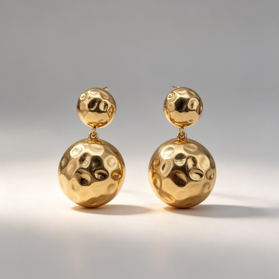 Pendientes Dorados de Bola con Acabado Martillado - Venta al Por Mayor|JI JOYA