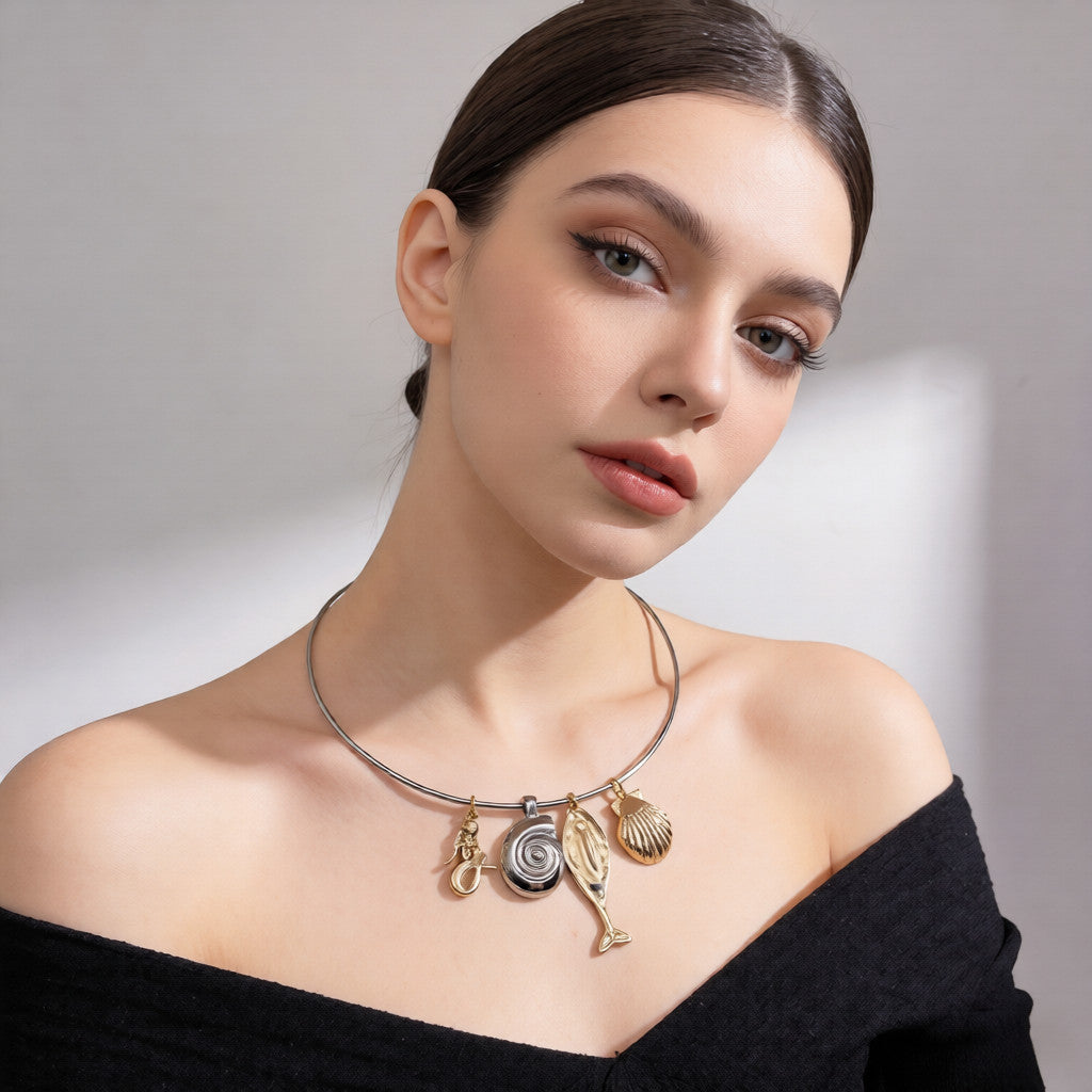 Collar de aro con dijes de mar - Diseño de concha, caracol y pez - Joyería de moda para mujer