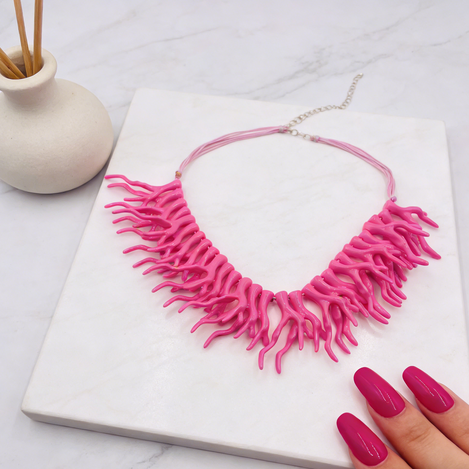 Gargantilla con diseño de rama de coral