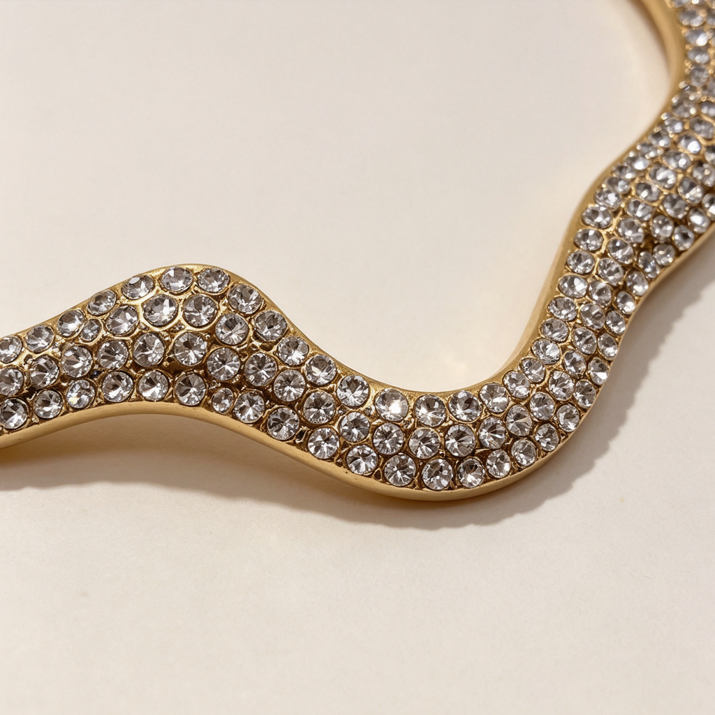 Collar Choker Ondulado con Cristales, Diseño Elegante, Disponible en Plata y Oro, Mayorista de Bisutería|JI JOYA