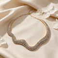 Collar Choker Ondulado con Cristales, Diseño Elegante, Disponible en Plata y Oro, Mayorista de Bisutería|JI JOYA