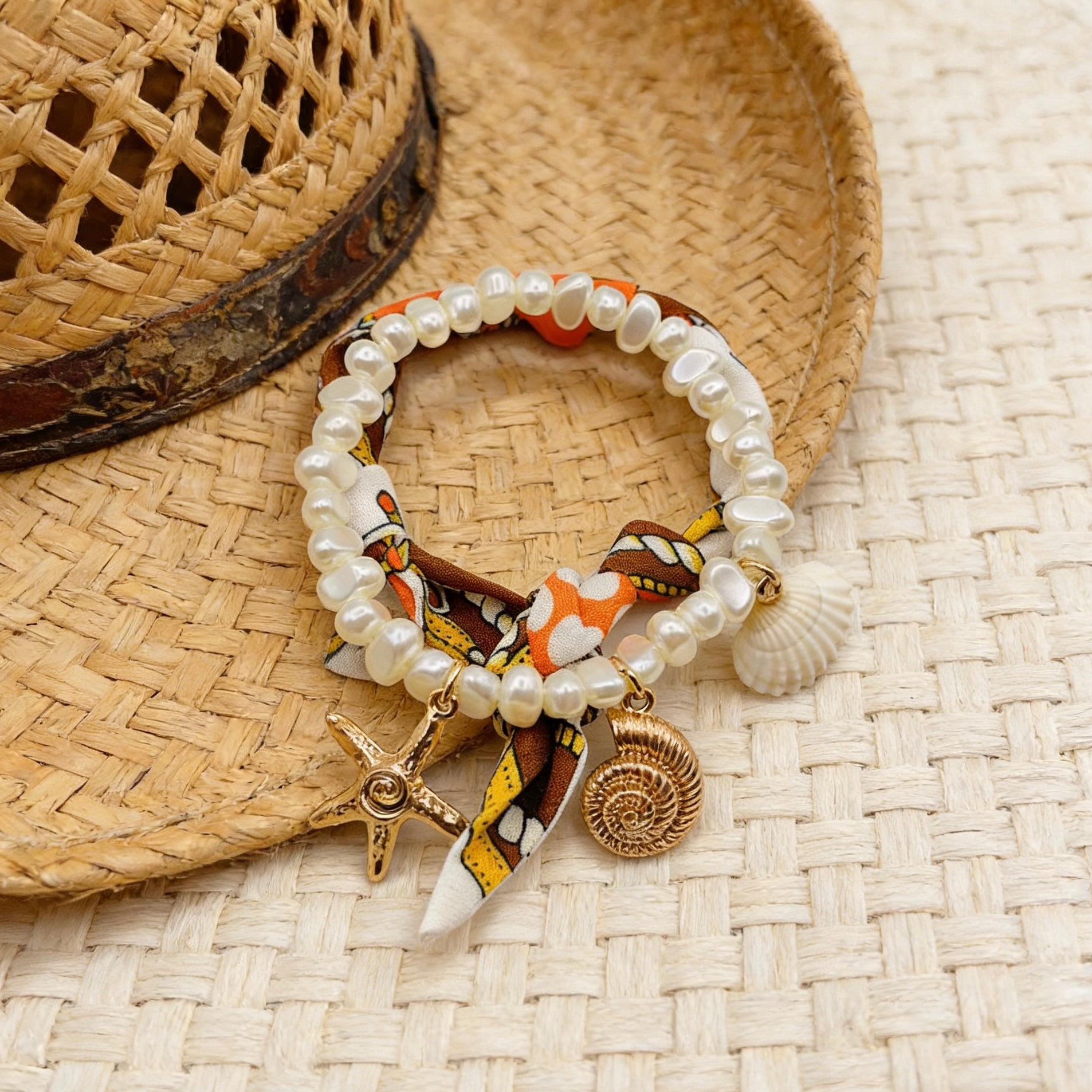 Pulseira multicamadas Bohemian Vacation | Pulseira de pérolas com berloque de concha e estrela-do-mar