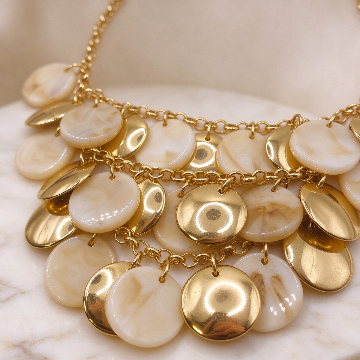 Collar de discos nacarados y metal dorado | Joya al por mayor|JI JOYA