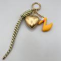 Llavero de Corazón Dorado y Cisne Amarillo - Accesorio de Moda para Llaveros, Pedidos al Por Mayor|JI JOYA