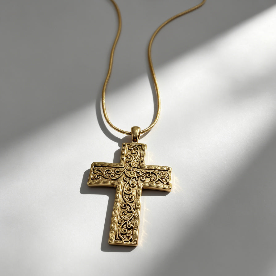 Collar Cruz con Grabado Vintage - Oro y Plata, Joyería Mayorista|JI JOYA
