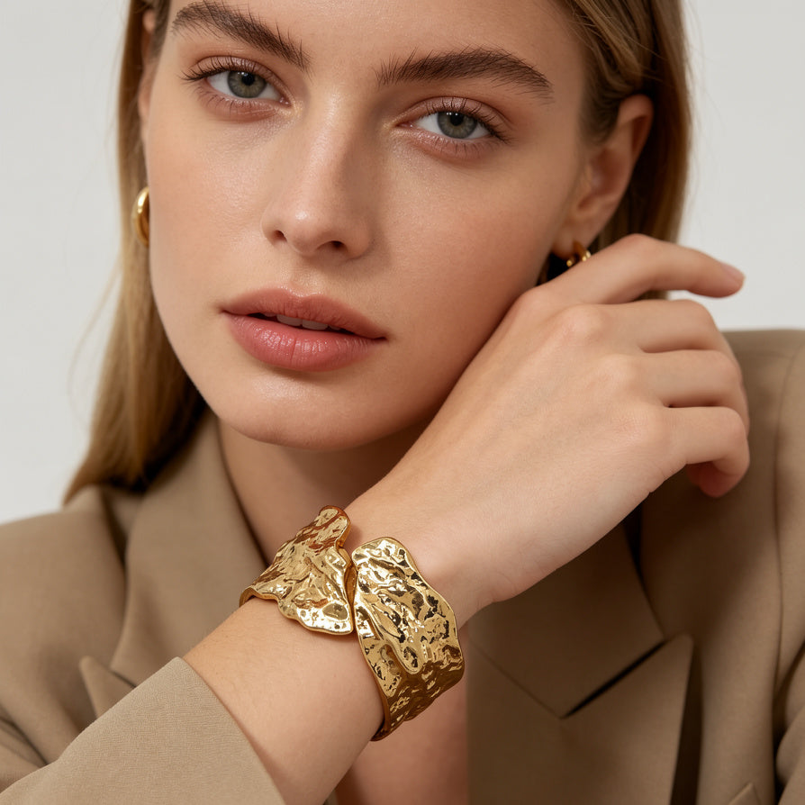 Pulsera de Oro Dorada de Aleación de Zinc con Textura Martillada - Accesorio de Moda Minimalista para Mujer | Venta al Por Mayor|JI JOYA