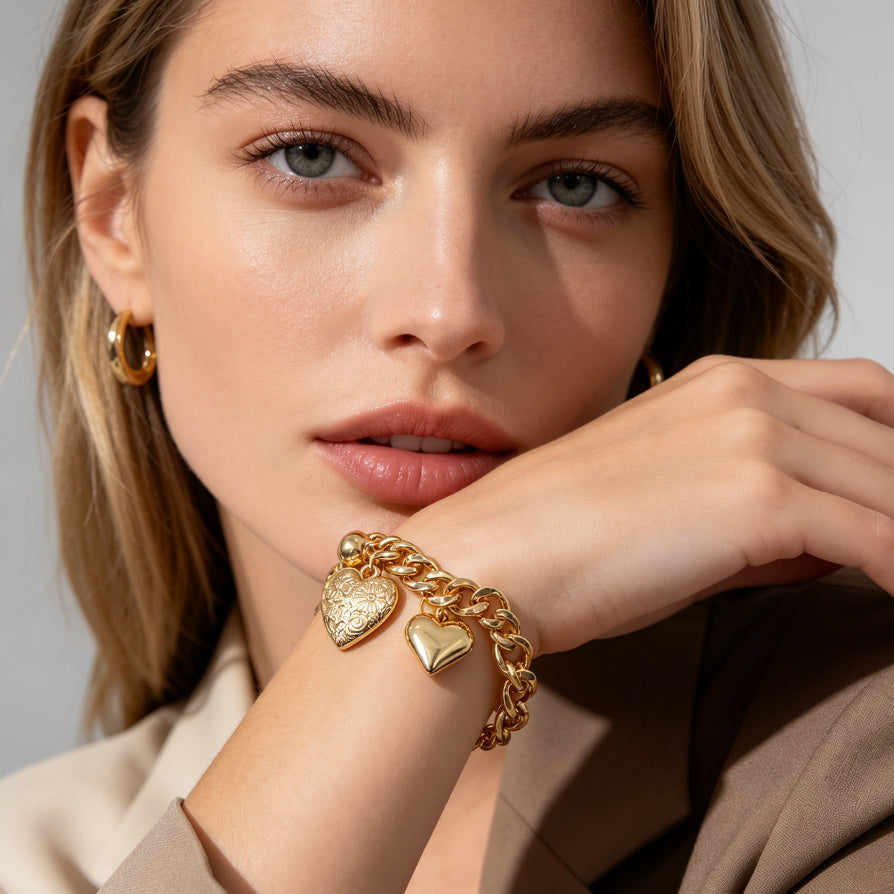 Pulsera de Corazones Dorados con Dijes - Mayorista de Joyería de Moda|JI JOYA