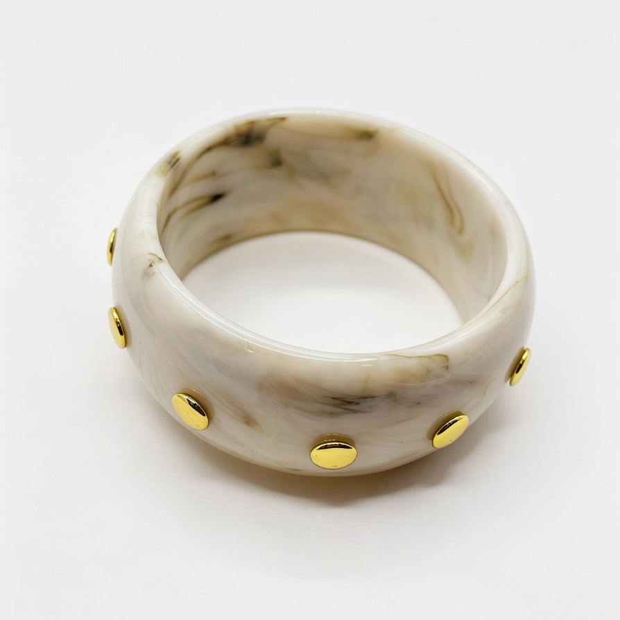 Brazalete de Resina Marmolizada con Remaches Dorados | Joyería Mayorista para Mujer|JI JOYA