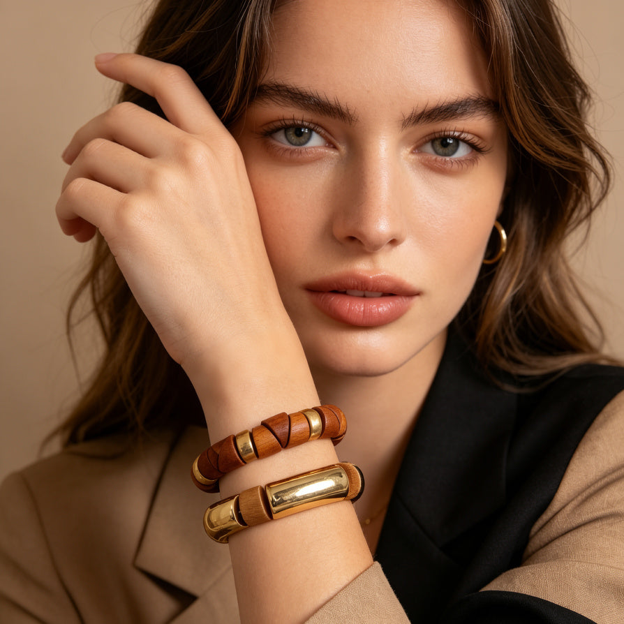 Pulsera de Madera Natural y Oro Lujo, Diseño Minimalista Moda Mujer, Bisutería Mayorista para Distribuidores