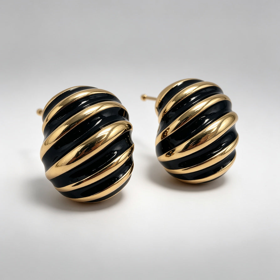 Pendientes Twisted Enamel Negro Dorado - Elegantes y Versátiles - Mayorista para Tiendas