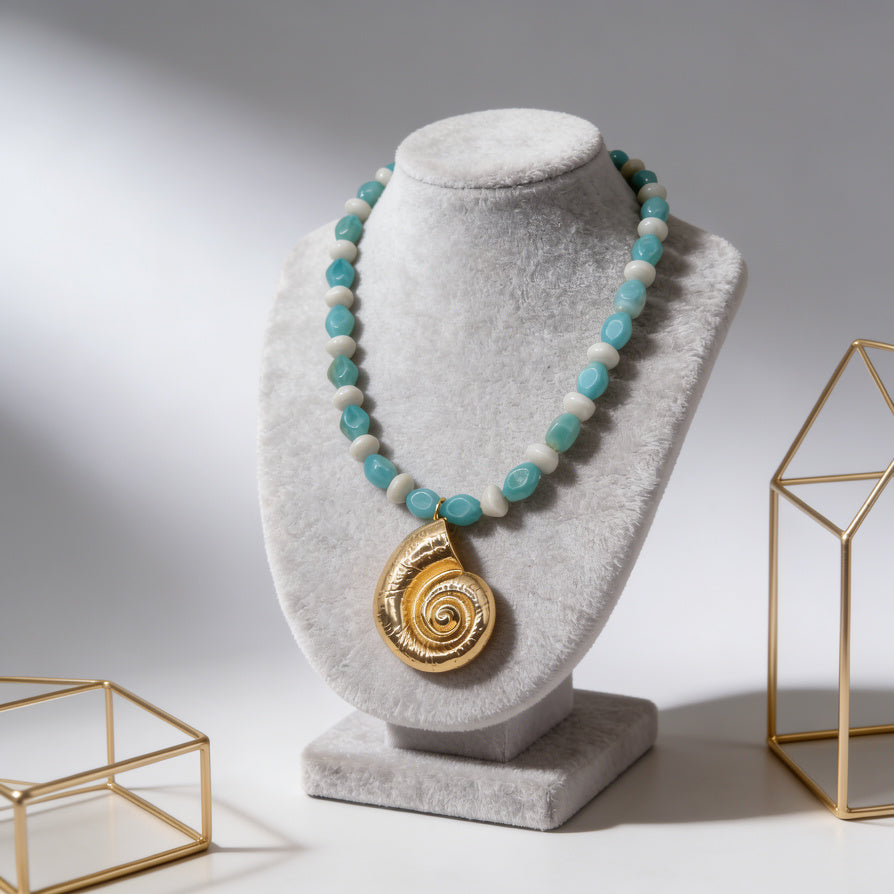 Colar de Concha em Espiral Dourada com Contas de Amazonite - Joalharia Boho de Verão|JI JOYA