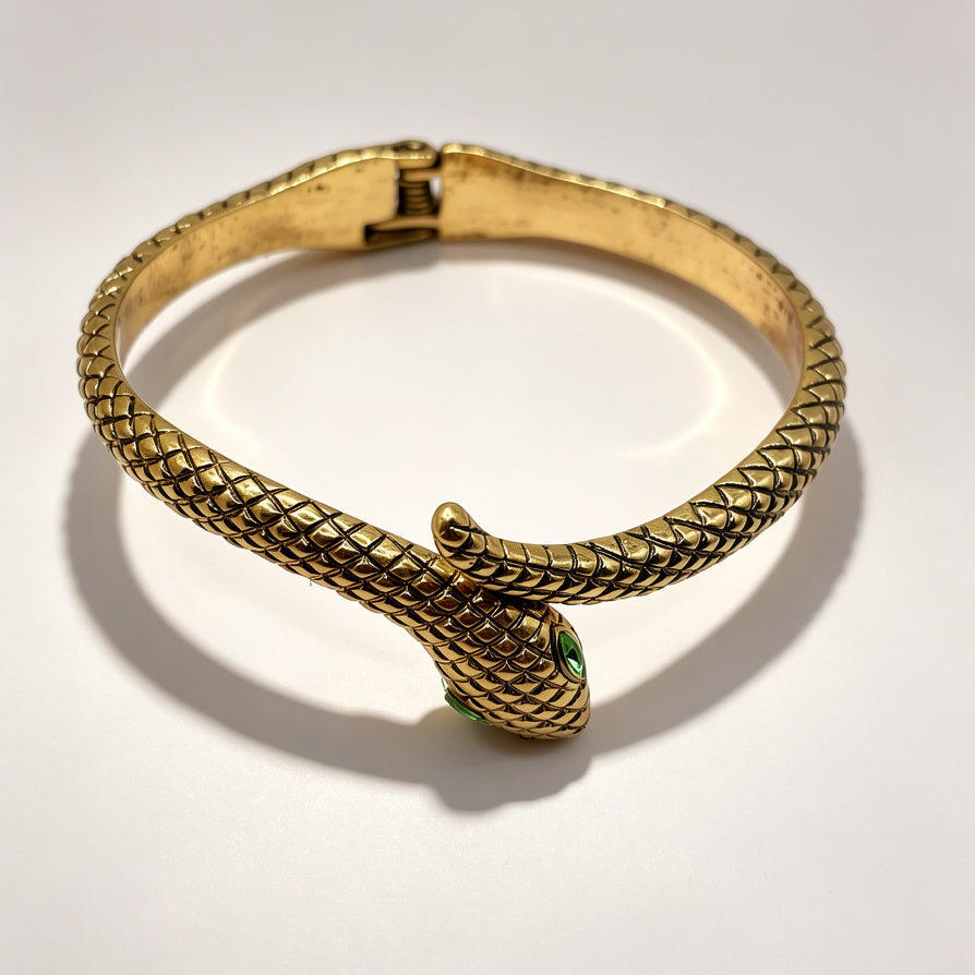 Pulsera Serpiente Vintage Dorada con Piedras Verdes - Joyería de Moda al Por Mayor para Mujeres| JI JOYA