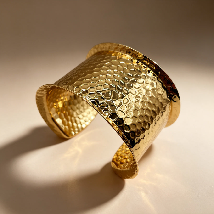 Brazalete Ancho Martillado Mayorista | Diseño Hexagonal Moderno en Plata/Oro|Venta al por mayor|JI JOYA