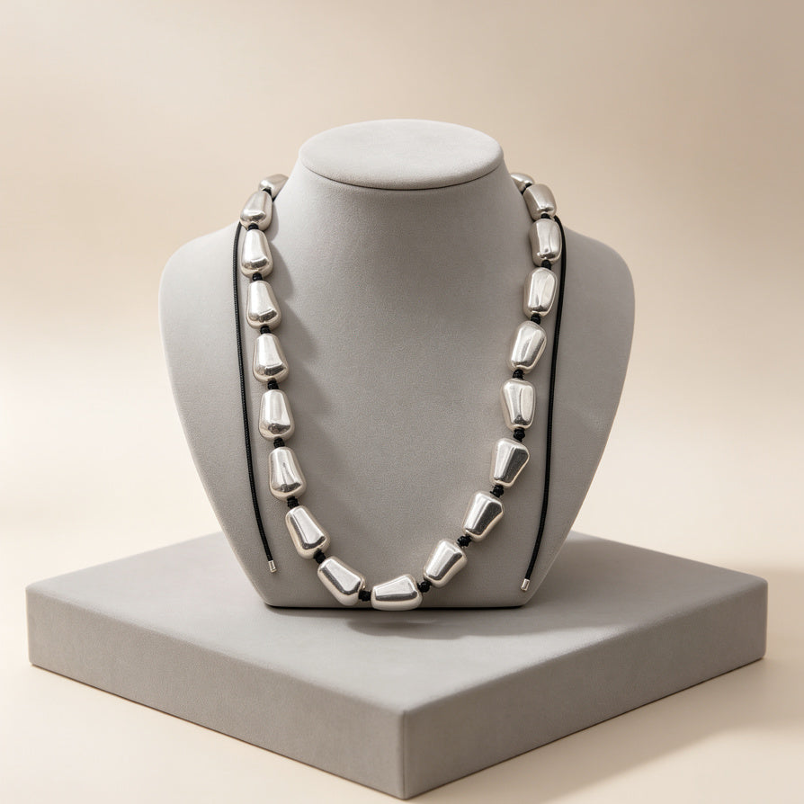 Collar de Plata con Diseño de Piedras Irregulares - Joyería Minimalista para Mujer