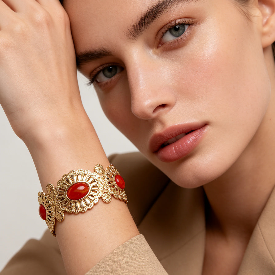 Pulsera Brazalete de Metal Dorado con Piedras Rojas, Diseño Étnico Boho, Accesorio para Mujer, Mayorista|JI JOYA