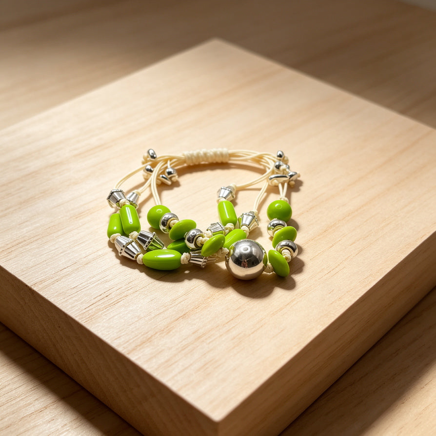 Pulsera ajustable de moda con cuentas de resina y detalles metálicos - 3 colores disponibles|JI JOYA
