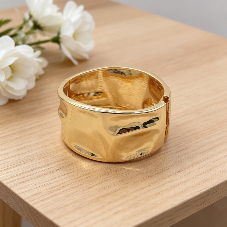 Brazalete Ancho de Zinc con Diseño Texturizado Martillado, Dorado y Plateado, Bisutería Mayorista para Mujeres|JI JOYA