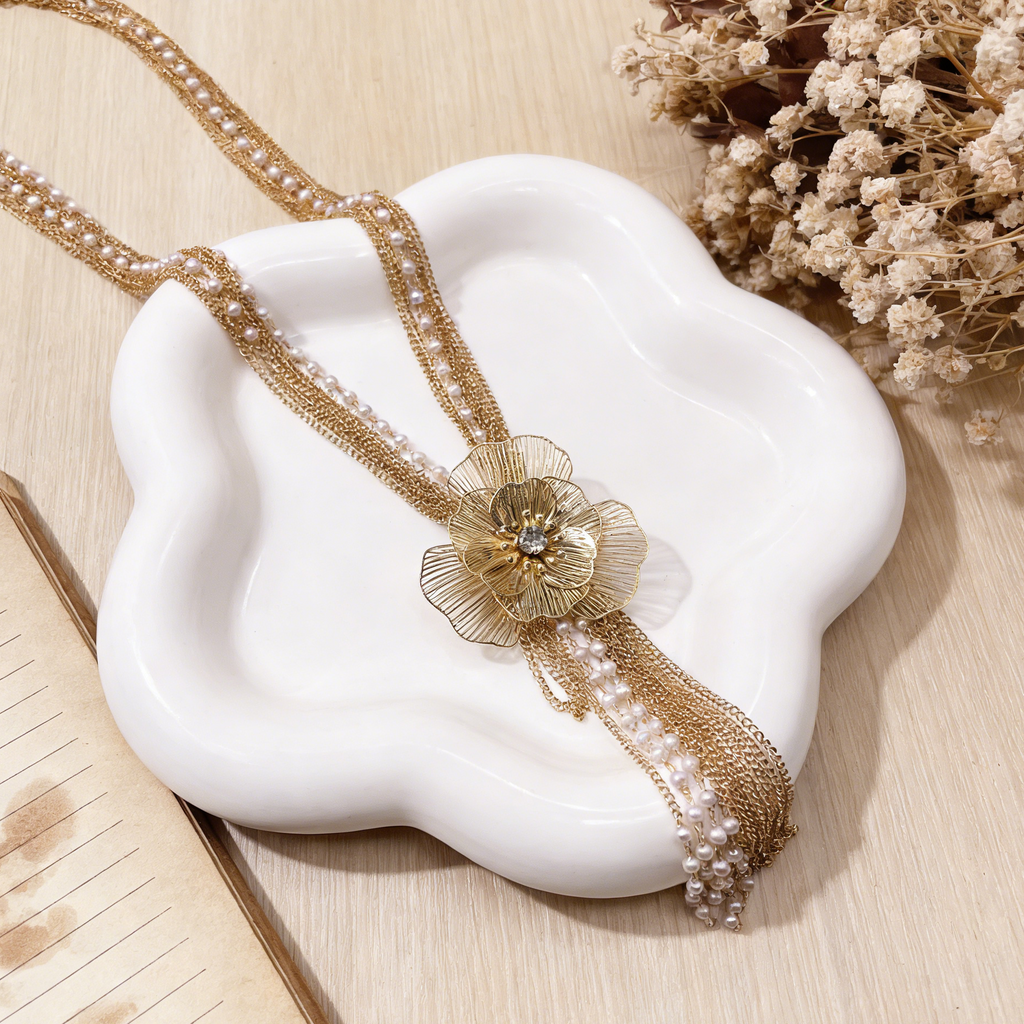 Aretes y Gargantilla Flor de Oro con Perlas | Juego de Joyería Elegante para Fiesta