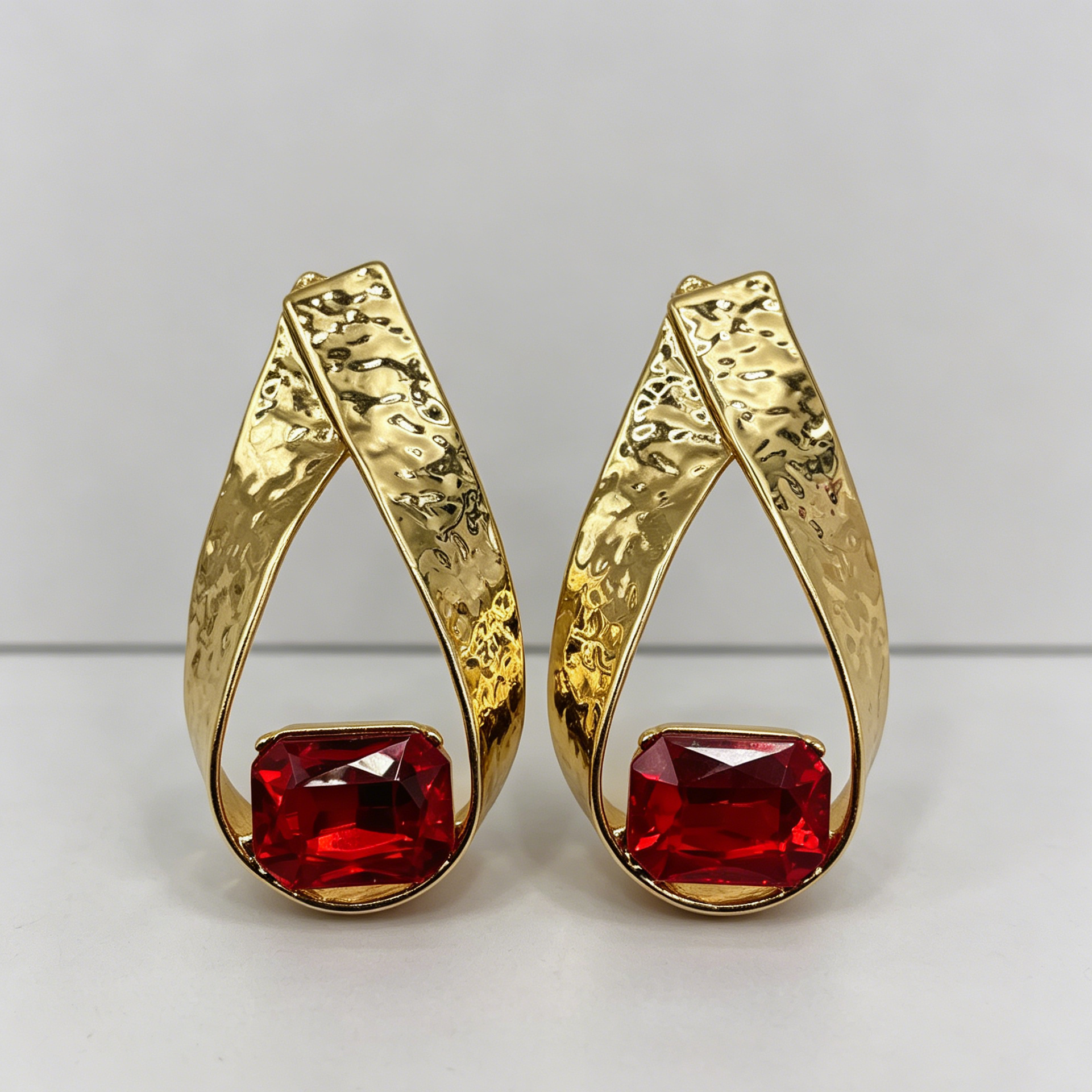 Pendientes de gota martillada con cristal rectangular - 2 colores (dorado/plateado) | Joyería mayorista|JI JOYA