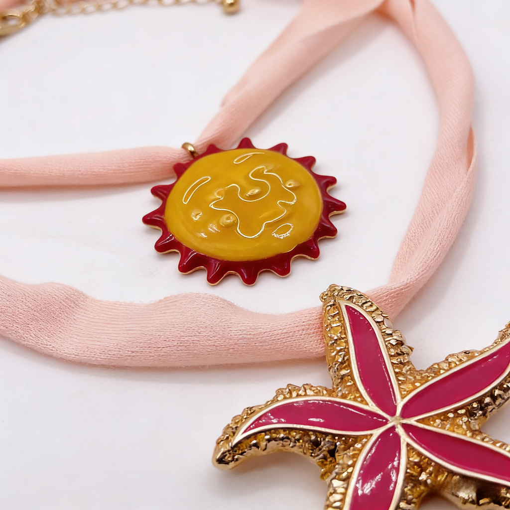 Gargantilla de terciopelo estilo bohemio playero con colgante de sol y estrella de mar