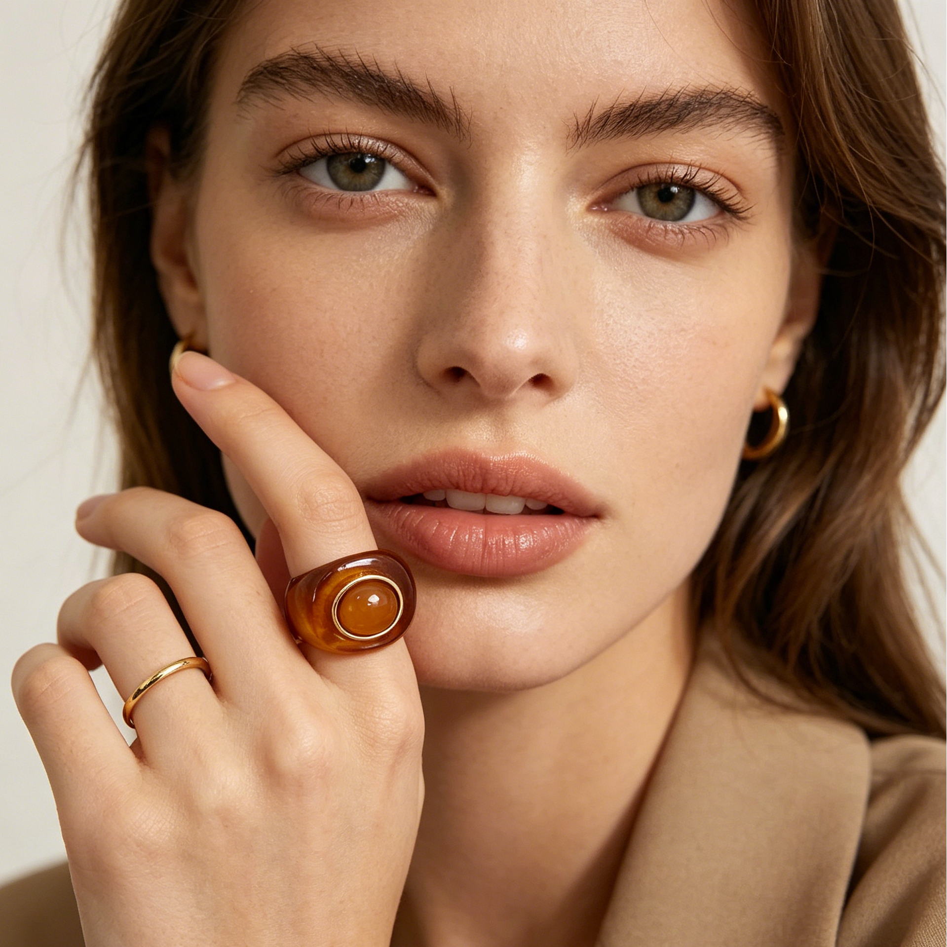 Anillo Resina Color Ámbar con Piedra Redonda Dorada, Joyería de Moda Vintage al Por Mayor para Mujer|JI JOYA