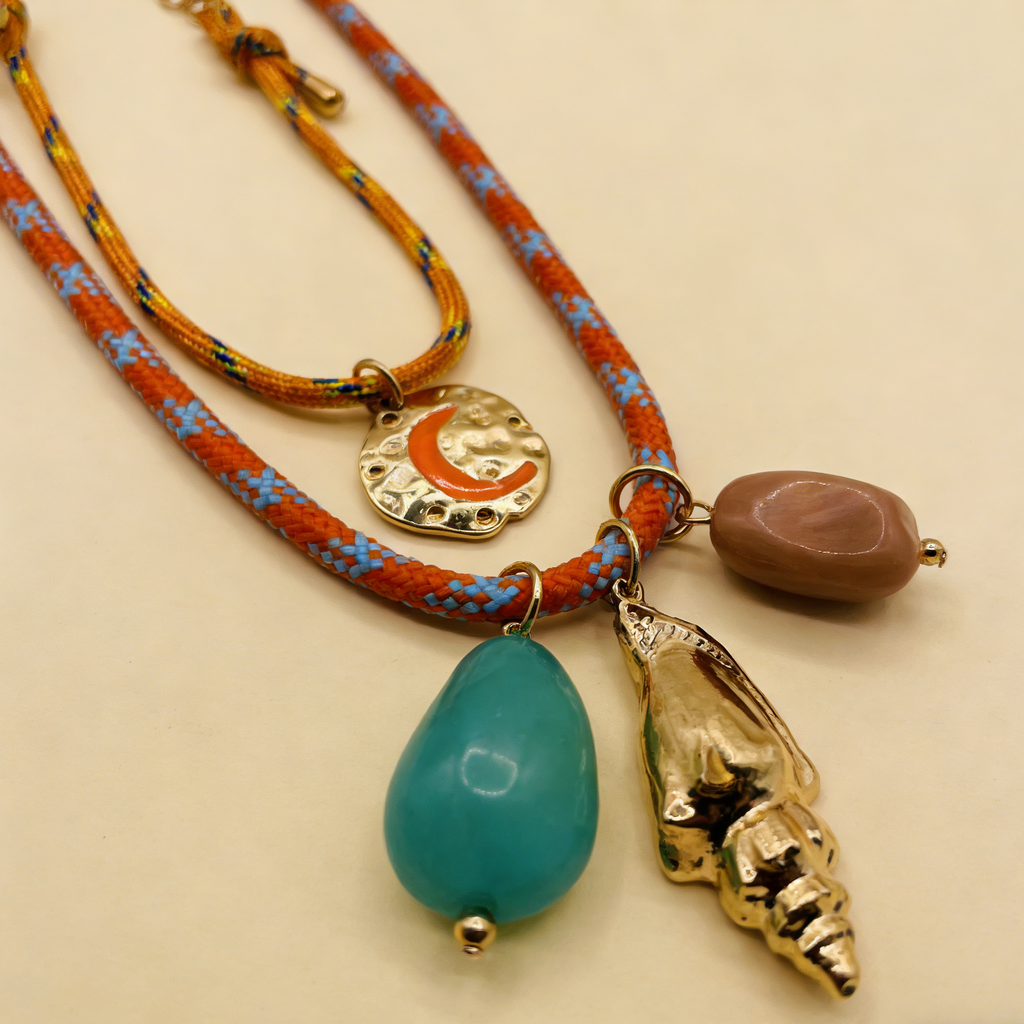 Collar Bohemio Multicapa con Colgantes de Luna, Caracol y Piedras Naturales – Joyería de Verano para Vacaciones en la Playa