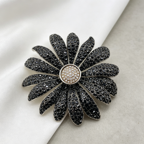 Broche Margarita con Piedras Negras, Broche Flor de Cristal de Moda al Por Mayor|JI JOYA