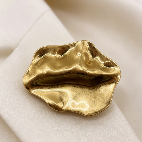 Broche en Forma de Labios Texturizados Dorados Vintage, Accesorio de Moda Minimalista para Mujer, Venta al Por Mayor|JI JOYA