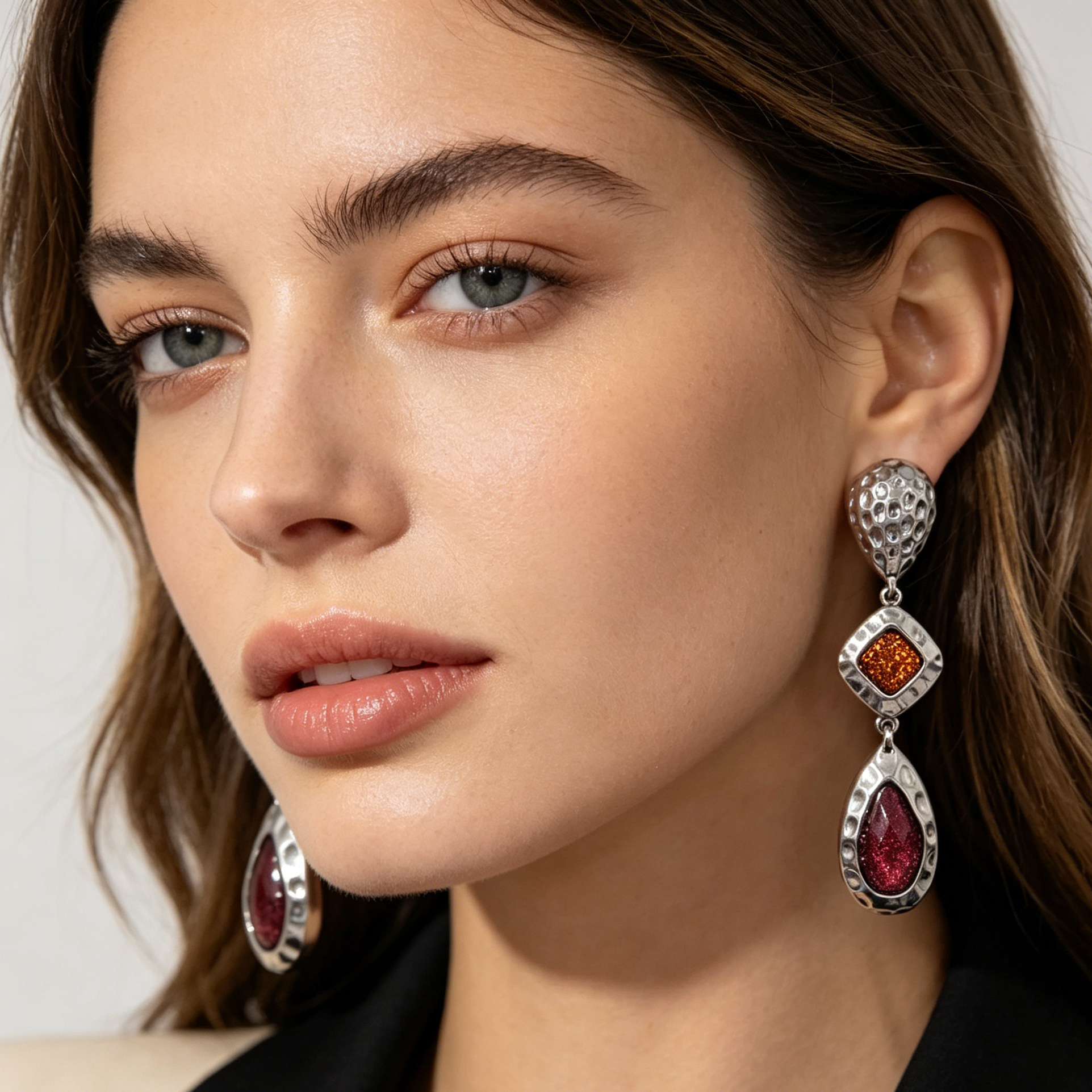 Pendientes Largos Texturizados con Piedras Brillo Dorado y Plata | Accesorio Moda Mayorista Bisutería|JI JOYA