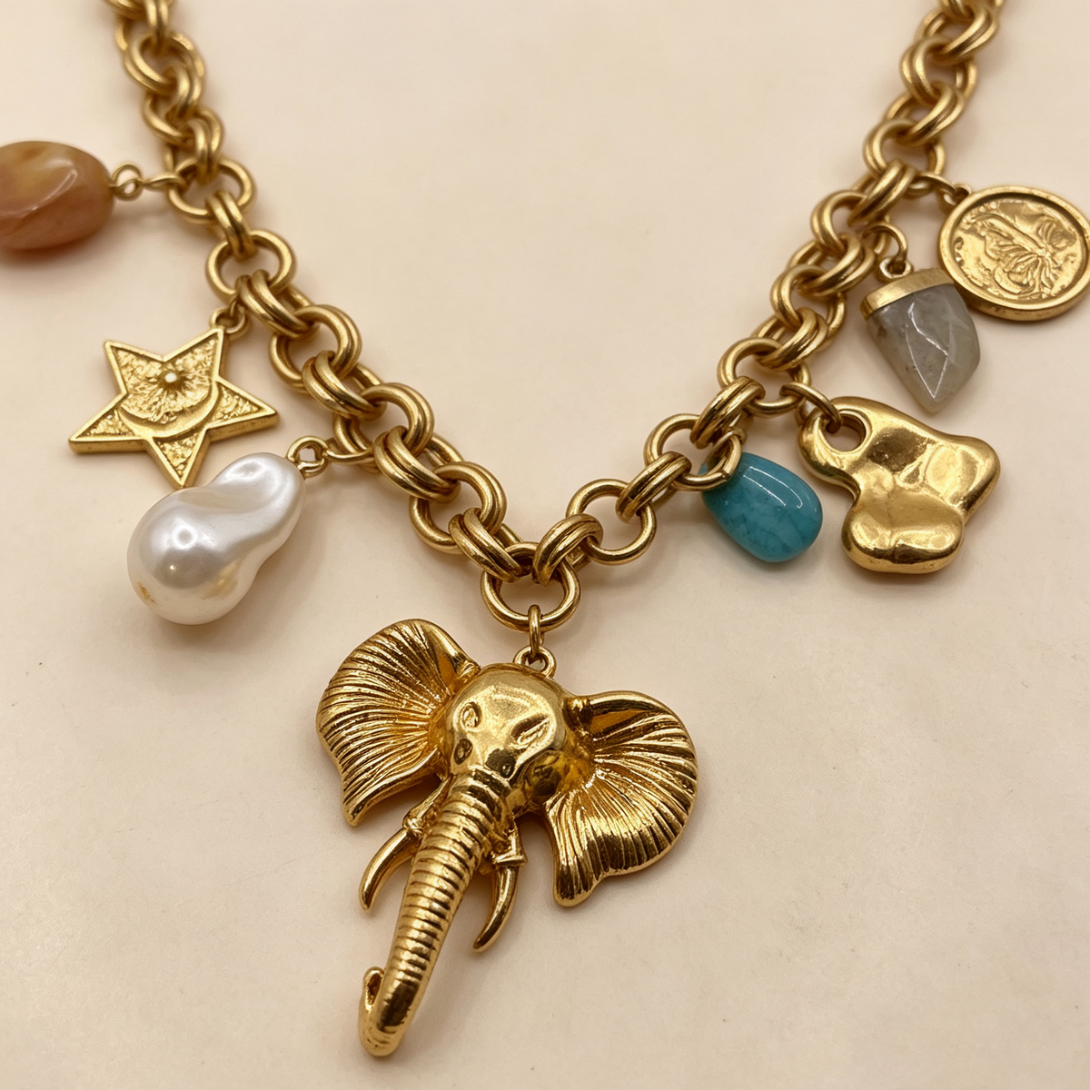 Collar Dorado Vintage con Colgante de Elefante, Piedras Mixtas y Perlas, Joyería de Moda al Por Mayor|JI JOYA