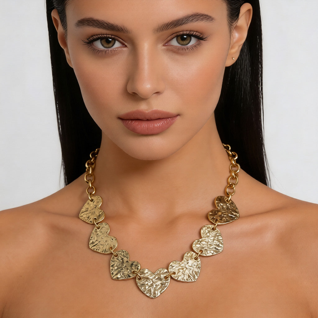 Collar de Corazones Martillados en Dorado/Plateado | Joyería Elegante y Atrevida