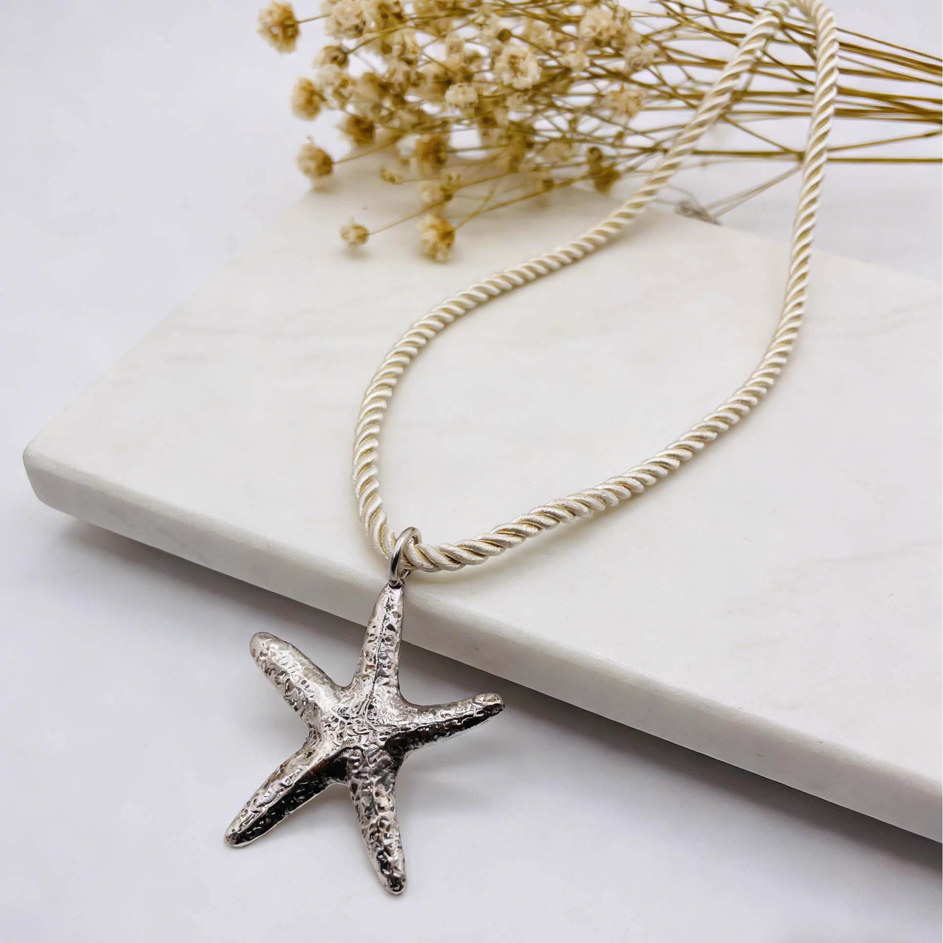 Collar de Cuerda con Dije de Estrella de Mar en Plata|Dorado