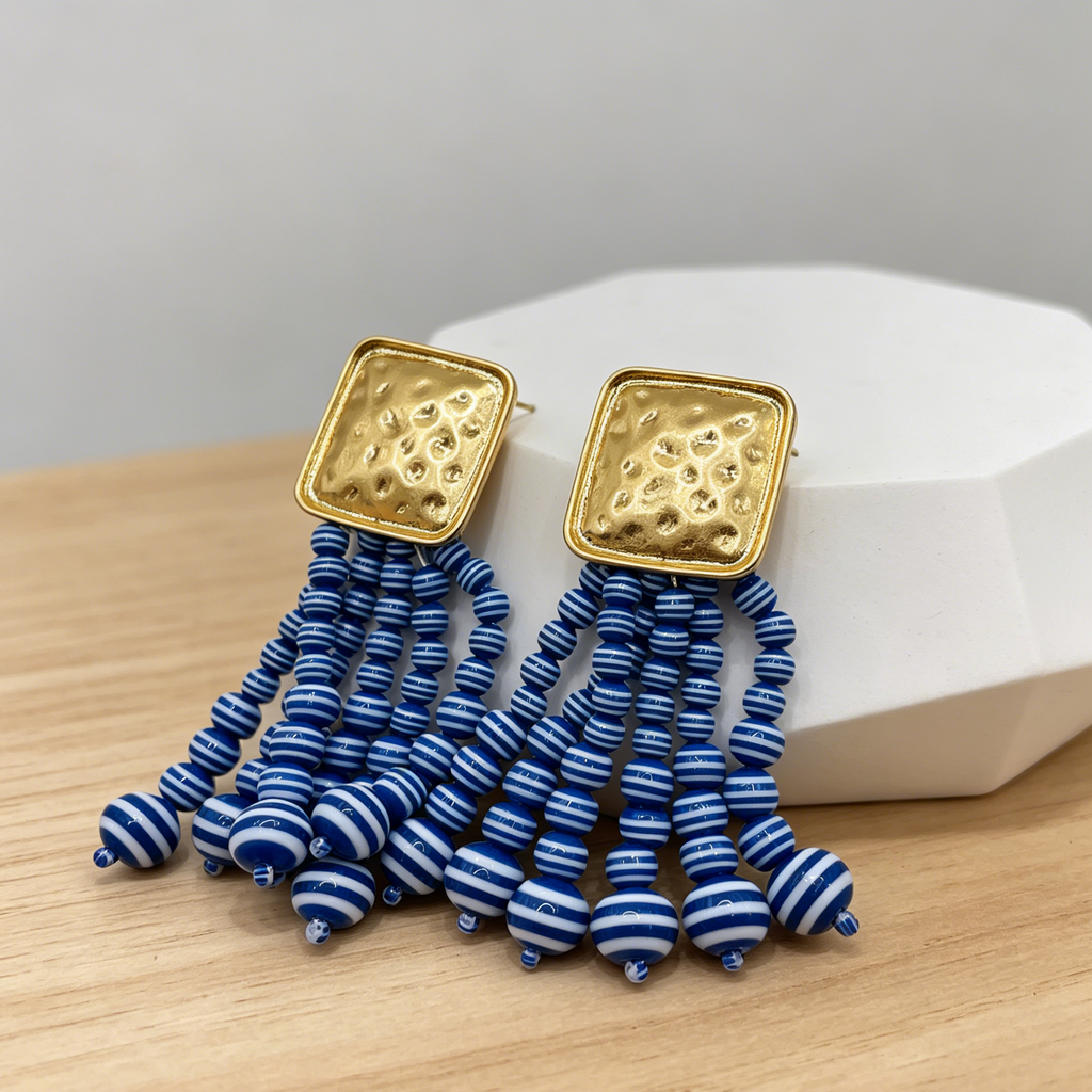 Pendientes Borla de Cuentas a Rayas 3 Colores, Accesorio Moda Mayorista para Mujer, Base Cuadrada Dorada Texturizada|JI JOYA