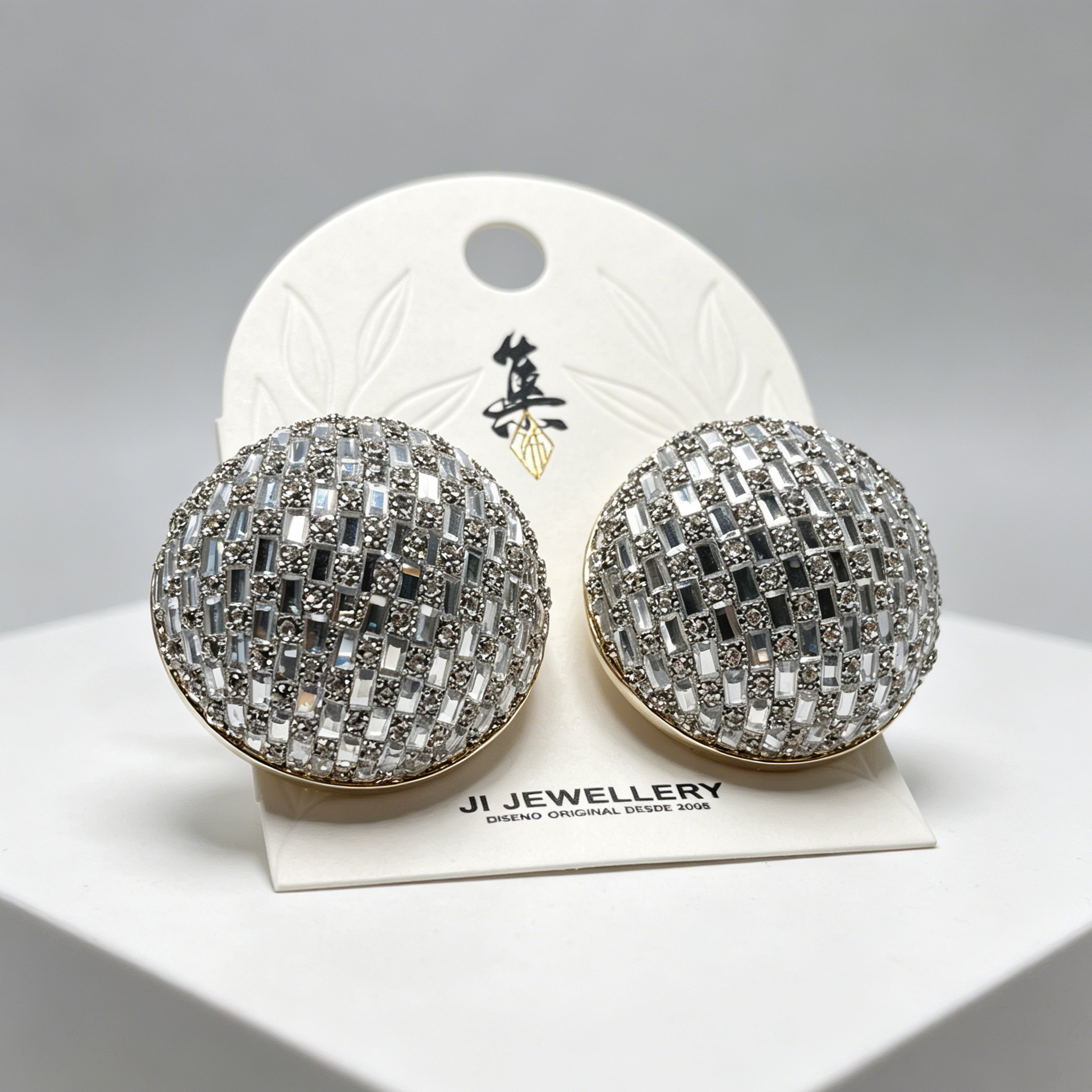 Pendientes Esfera con Pedrería - Calidad Premium para Revendedores|JI JOYA