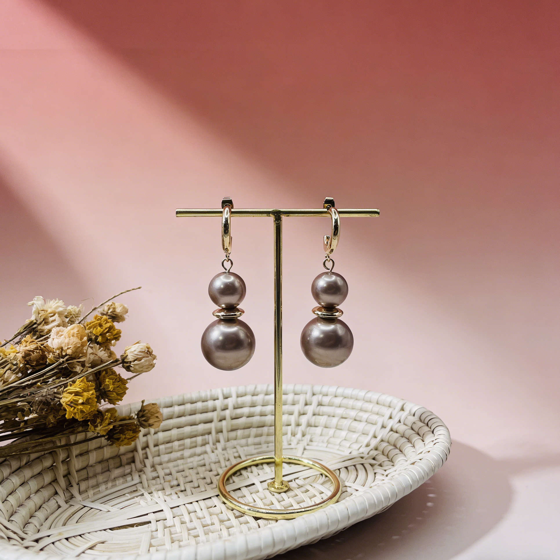 Conjunto de collar y pulsera de perlas gris oscuro mate | Joyería minimalista de lujo con detalles en oro para mujer