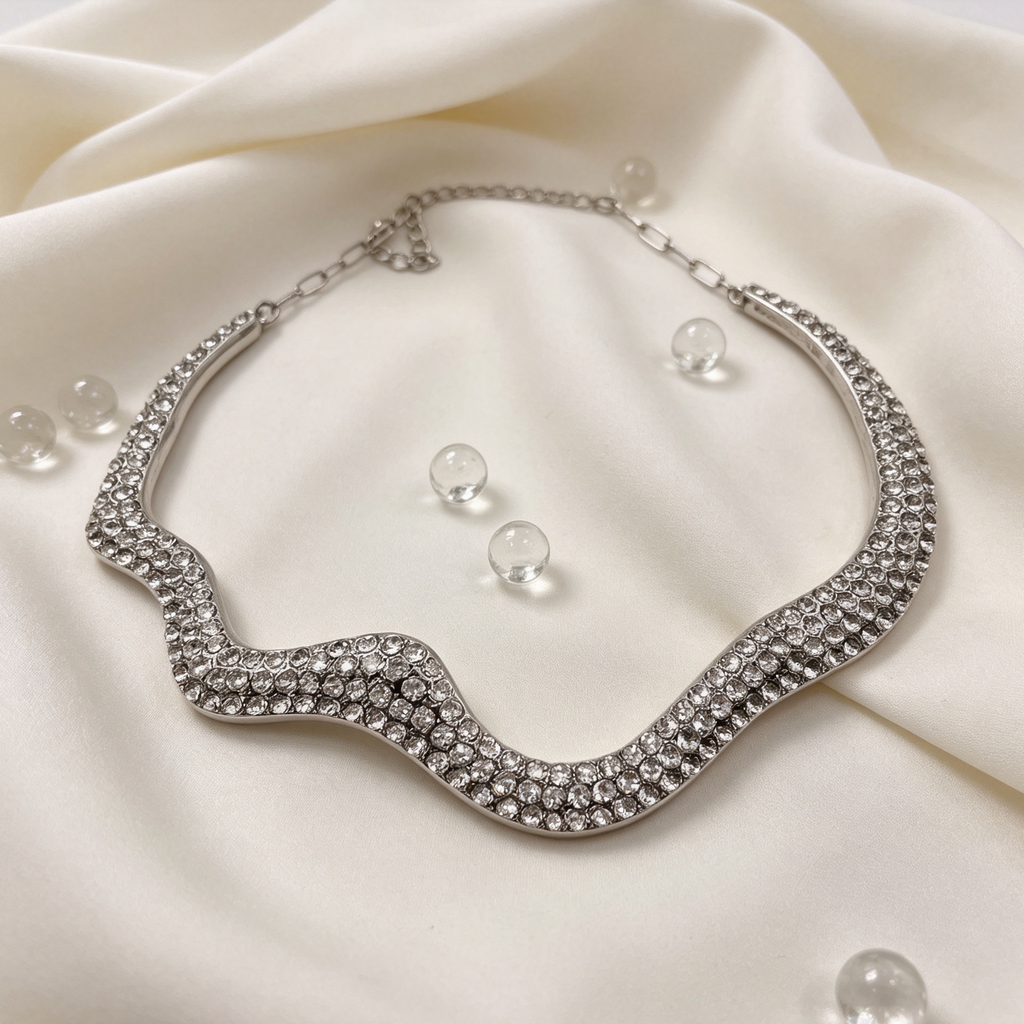 Collar Choker Ondulado con Cristales, Diseño Elegante, Disponible en Plata y Oro, Mayorista de Bisutería|JI JOYA