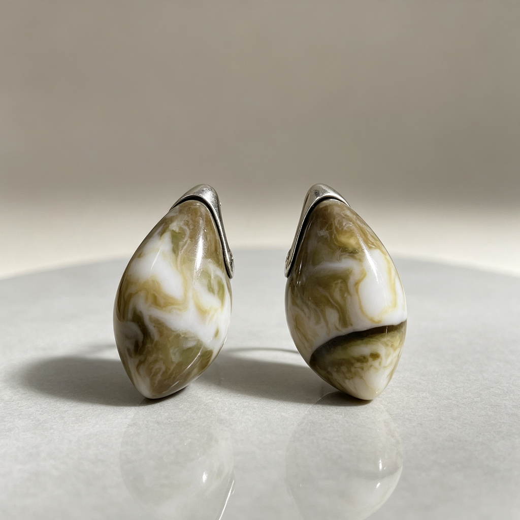 Pendientes clip‑on geométricos de resina, diseño gota, metal plateado, mayorista joyería|JI JOYA
