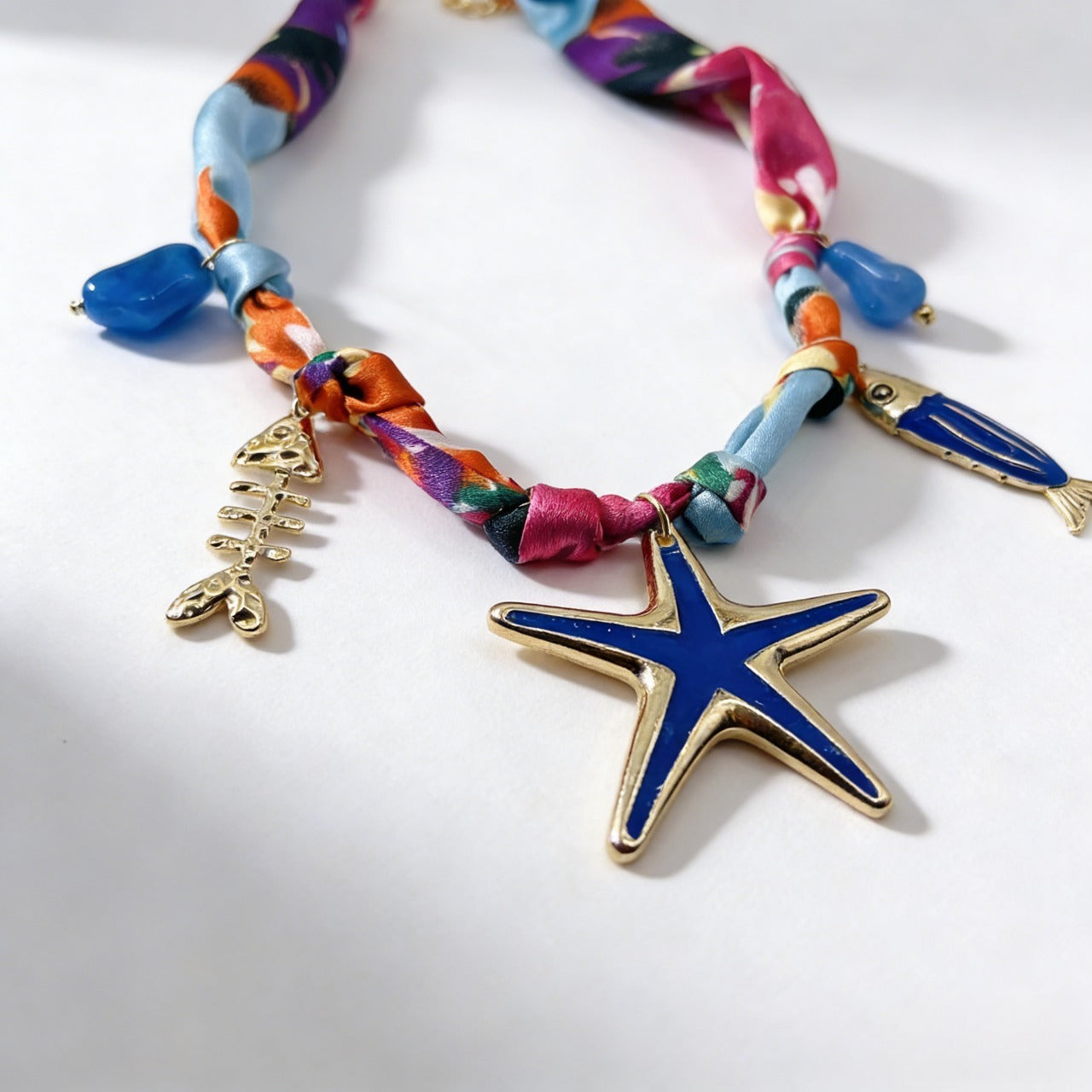 Gargantilla de tela colorida con colgante de estrella de mar | Collar bohemio playero para mujer