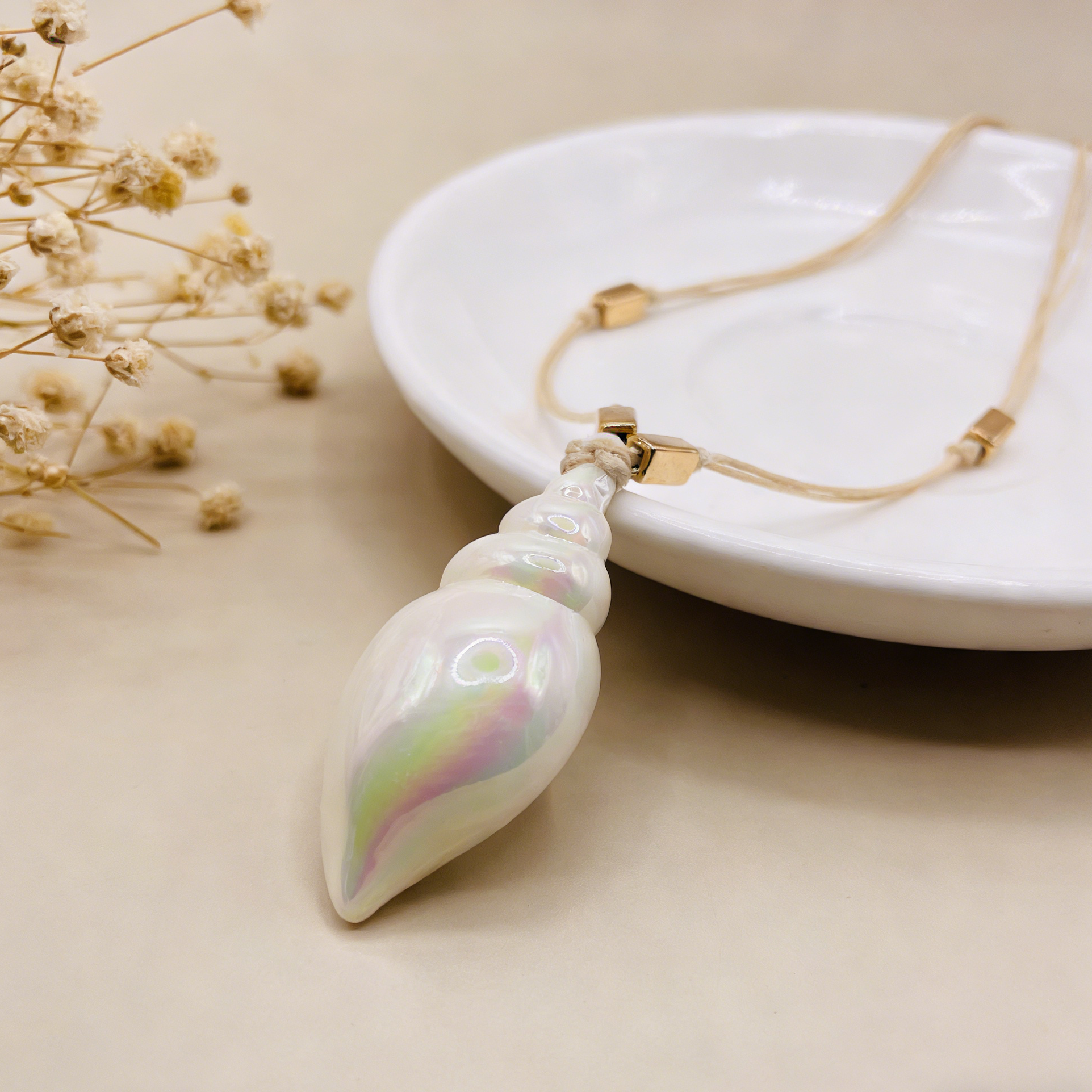 Collar con Colgante de Concha Iridiscente | Estilo Costero Boho