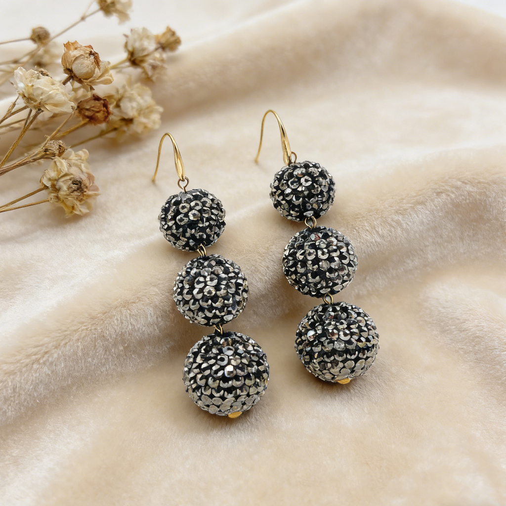 Conjunto de joyas con bolas de pavé negro | Pendientes, collar y pulsera llamativos para fiestas de noche