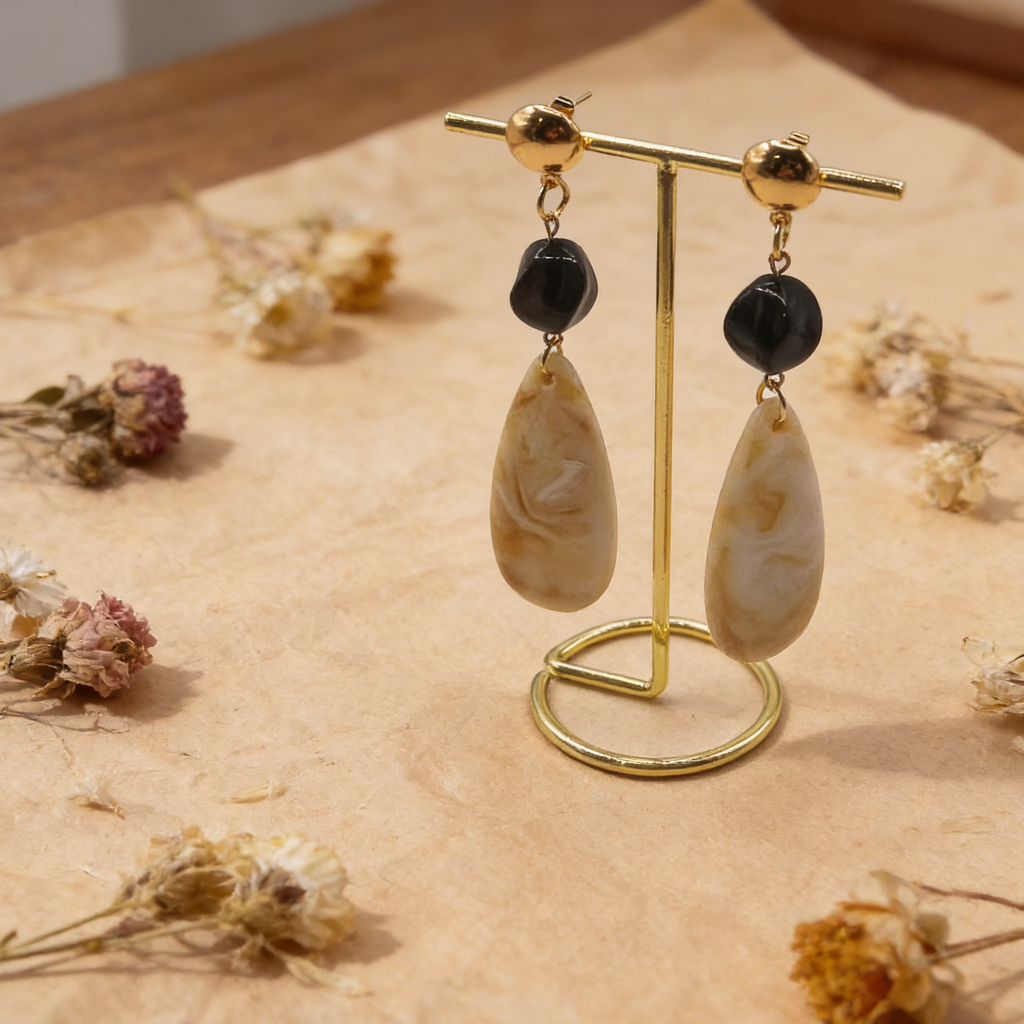 Conjunto de joyas de resina con forma de lágrima de inspiración retro: collar y pendientes llamativos