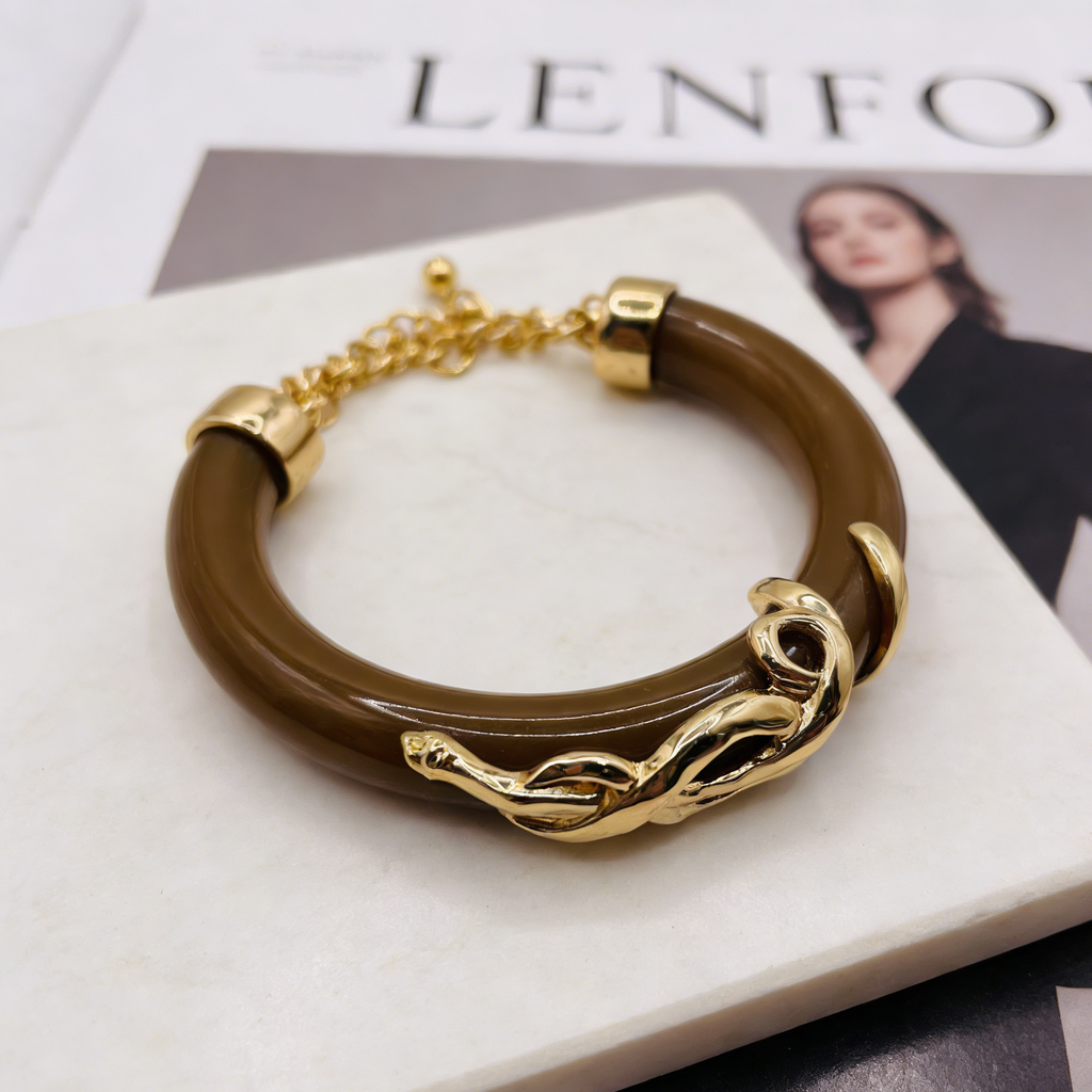 Conjunto de Joyas de Resina con Detalles de Oro - Disponible en Marrón y Negro