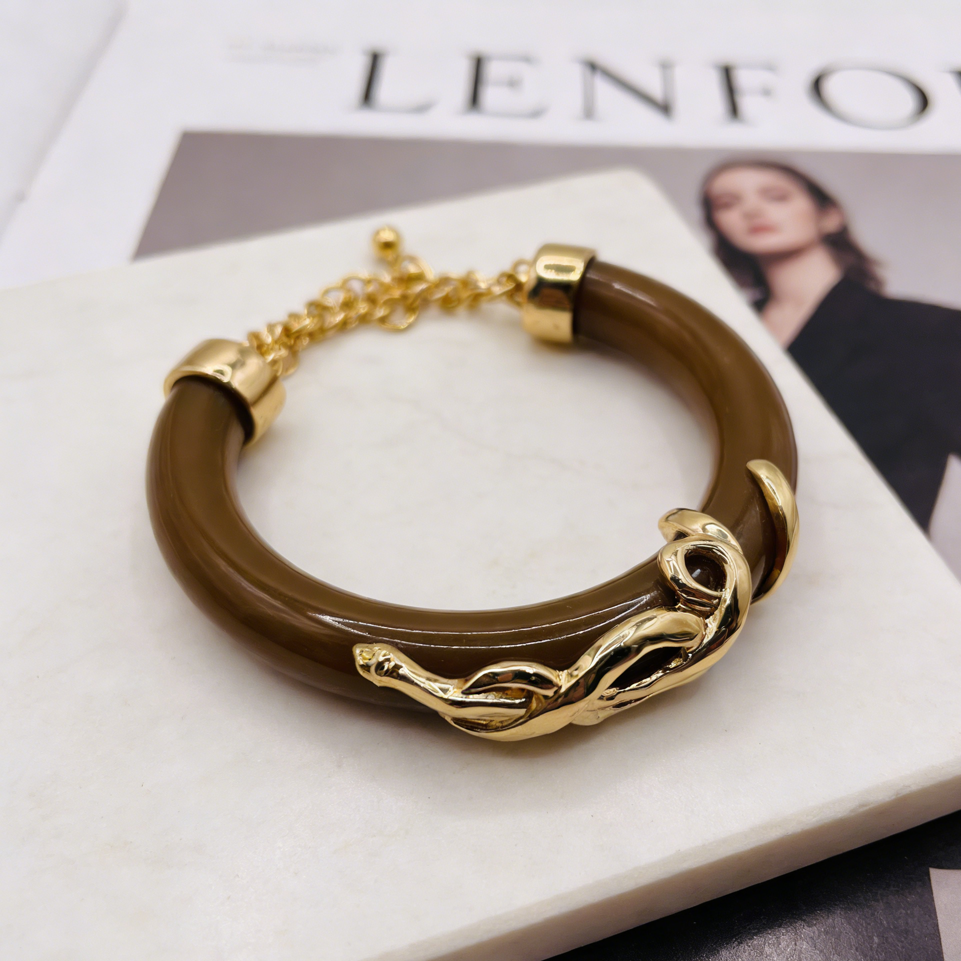 Conjunto de Joyas de Resina con Detalles de Oro - Disponible en Marrón y Negro